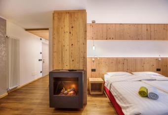 Chalet Osmar Suite 1 has Balcony rooms