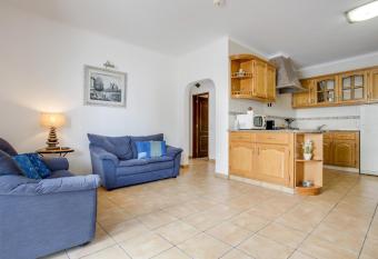 Casa dos Av  s has Balcony rooms