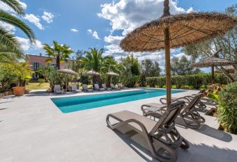 Redonda 2 has Balcony rooms