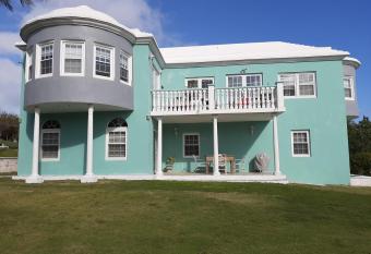 AIRBAB Moon Gate West allows 18 year olds to book a room