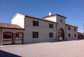 Corte Motte allows 18 year olds to book a room