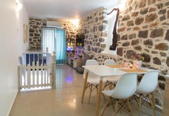 Sokaki House has Balcony rooms