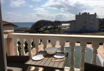                           2 -                                has Balcony rooms