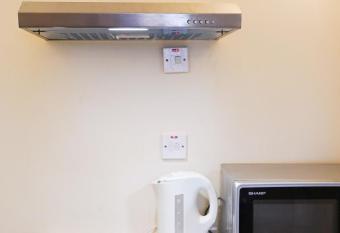 Abingdon Lodge & Suit allows 18 year olds to book a room