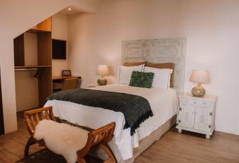 B  rehuus allows 18 year olds to book a room