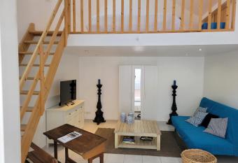 Loft 3 du Temple pour 4 personnes allows 18 year olds to book a room