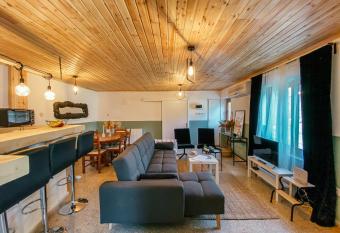 Milea Mansion has Balcony rooms