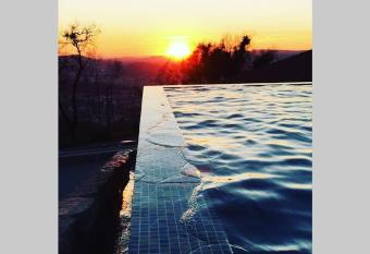 casasun777, deixe-se surpreender e deslumbrar! has rooms with a private hot tub