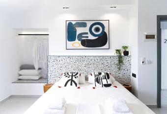 Seaside Suites allows 18 year olds to book a room