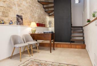 Candelieri19 has Balcony rooms