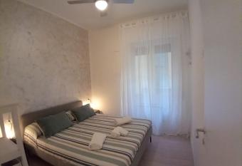 APT AQUARIUM allows 18 year olds to book a room