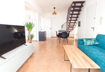 Luxury private rooms -SEA VIEW, NETFLIX, GYM- 5 Min from beach! - private room in shared apartment has Balcony rooms