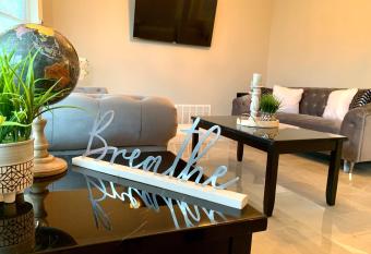 The Maid of the Mist Villa- With Private Yard & Parking, Minutes From Falls & Casino by Niagara Hospitality has Balcony rooms