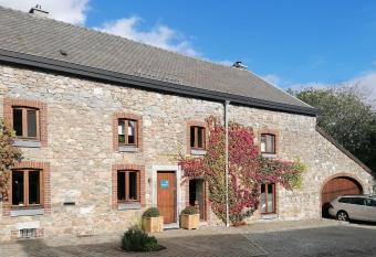 Une Chambre    Foyr ? allows 18 year olds to book a room