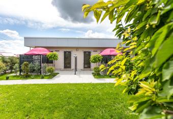 Brize Guesthouse has Balcony rooms