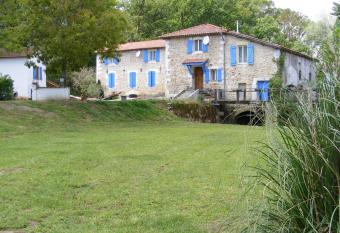G  te du Moulin has Balcony rooms