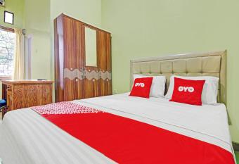OYO 90409 Kostawira Residence Syariah allows 18 year olds to book a room