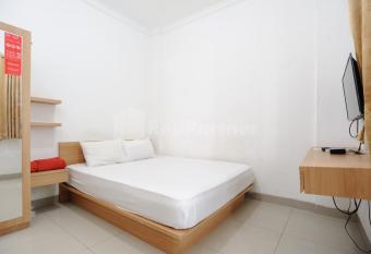 Family Residence Redpartner allows 18 year olds to book a room