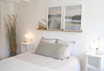 Meubl   de tourisme, Les chambres du Beffroi allows 18 year olds to book a room