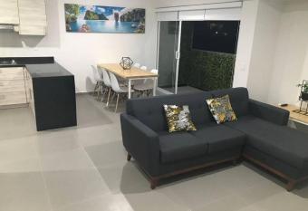 !NUEVO! Bonita vista balc  n y alberca! CERRITOS! has Balcony rooms