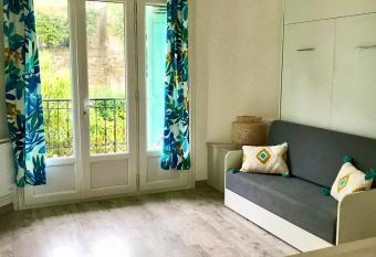 Studio Amelie - Les- Bains has Balcony rooms