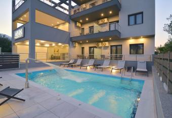 MAK Apartments has Balcony rooms