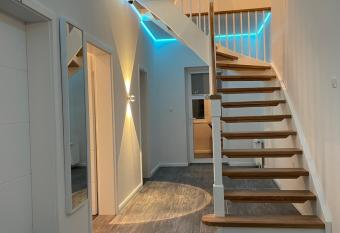 CityGl  ckNms - Direkt am Bahnhof und Einkaufszentrum has Balcony rooms