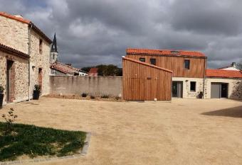 LA BORDERIE - MAISON DES RANDONNEES - G  te   tape - g  te de groupe allows 18 year olds to book a room