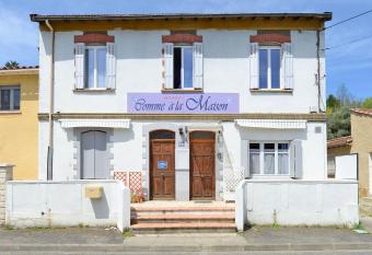COMME A LA MAISON has Balcony rooms