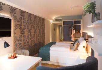 Weberei Bendix Hotel & Appartements allows 18 year olds to book a room