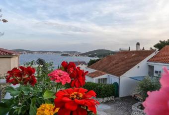 KN House with large terrace and sea view has Balcony rooms