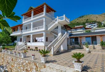 Vila Olsi allows 18 year olds to book a room