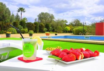 Villa Mallorca Paradise has rooms with a private hot tub