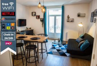 CentreVille: T2 Chaleureux et Cozy/ChekIn 24-24h allows 18 year olds to book a room