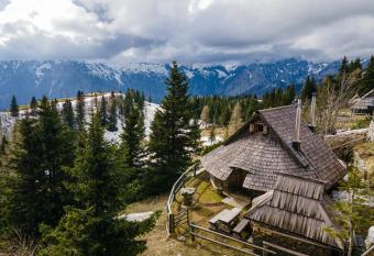 Alpine Chalet Velika Planina - Irenca - I Feel Alps allows 18 year olds to book a room