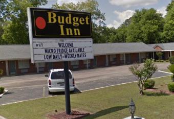 Budget Inn has Smoking rooms