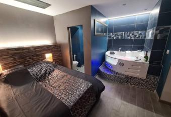 Love room allows 18 year olds to book a room