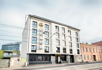 B&B Hotel Wien-Meidling allows 18 year olds to book a room