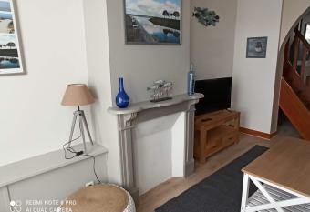 L Anse Rouge, vue sur le port has Balcony rooms