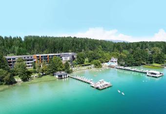 Amerika-Holzer Hotel & Resort has Balcony rooms