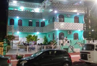 Residencialpinheiro (Apto 3) allows 18 year olds to book a room