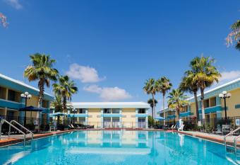 Garnet Inn & Suites, Orlando has Balcony rooms