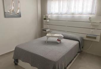 Apartamento Tiaibin allows 18 year olds to book a room
