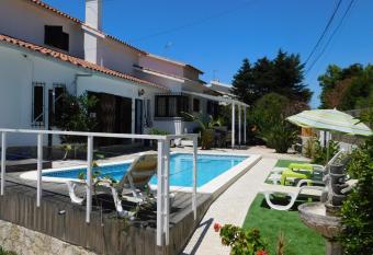 Casa Pausa holiday home, with pool & BBQ has Balcony rooms