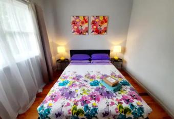 Moss Street Guesthouse has Balcony rooms