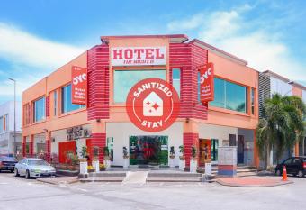 Super OYO 439 Night Queen Hotel allows 18 year olds to book a room
