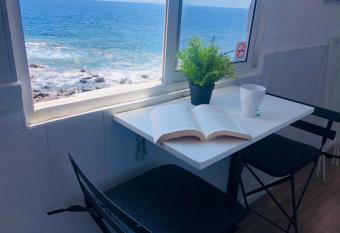 Backpackers Las Eras allows 18 year olds to book a room