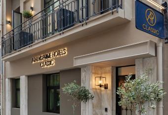 Classic Hotel by Athens Prime Hotels has rooms with a private hot tub