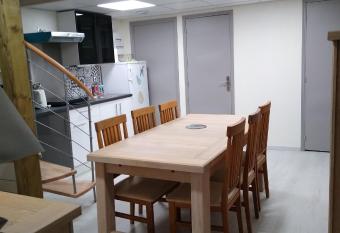 AU COEUR DE LA TOURAINE allows 18 year olds to book a room