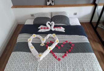 Suite room jacuzzi sauna privatif illimit   Clisson allows 18 year olds to book a room